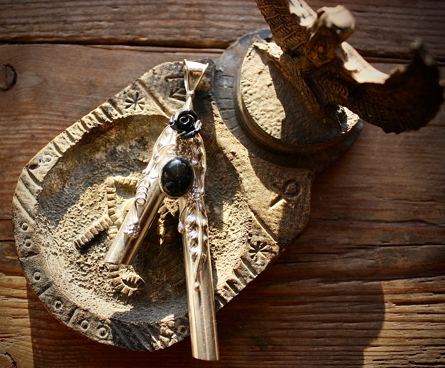 Black Rose Onyx w / wooden box