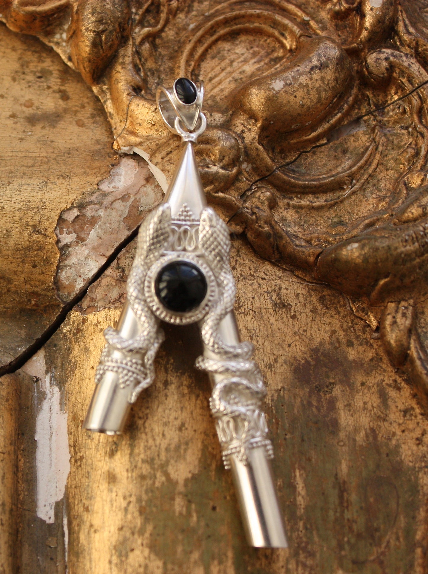 Onyx double Serpent w/ wooden box