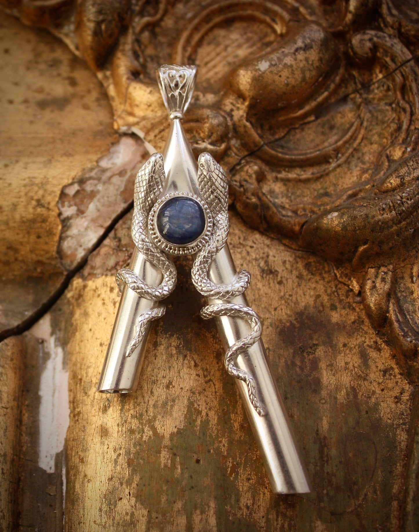 Kyanite Double Serpent w/wooden box