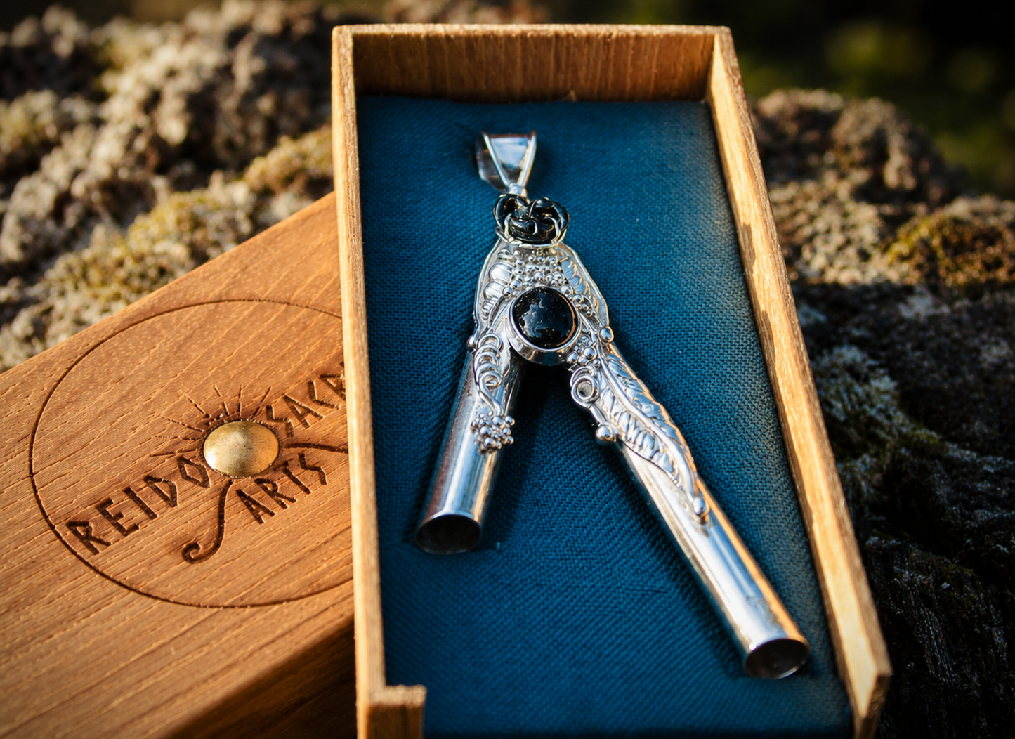 Black Rose Onyx w / wooden box