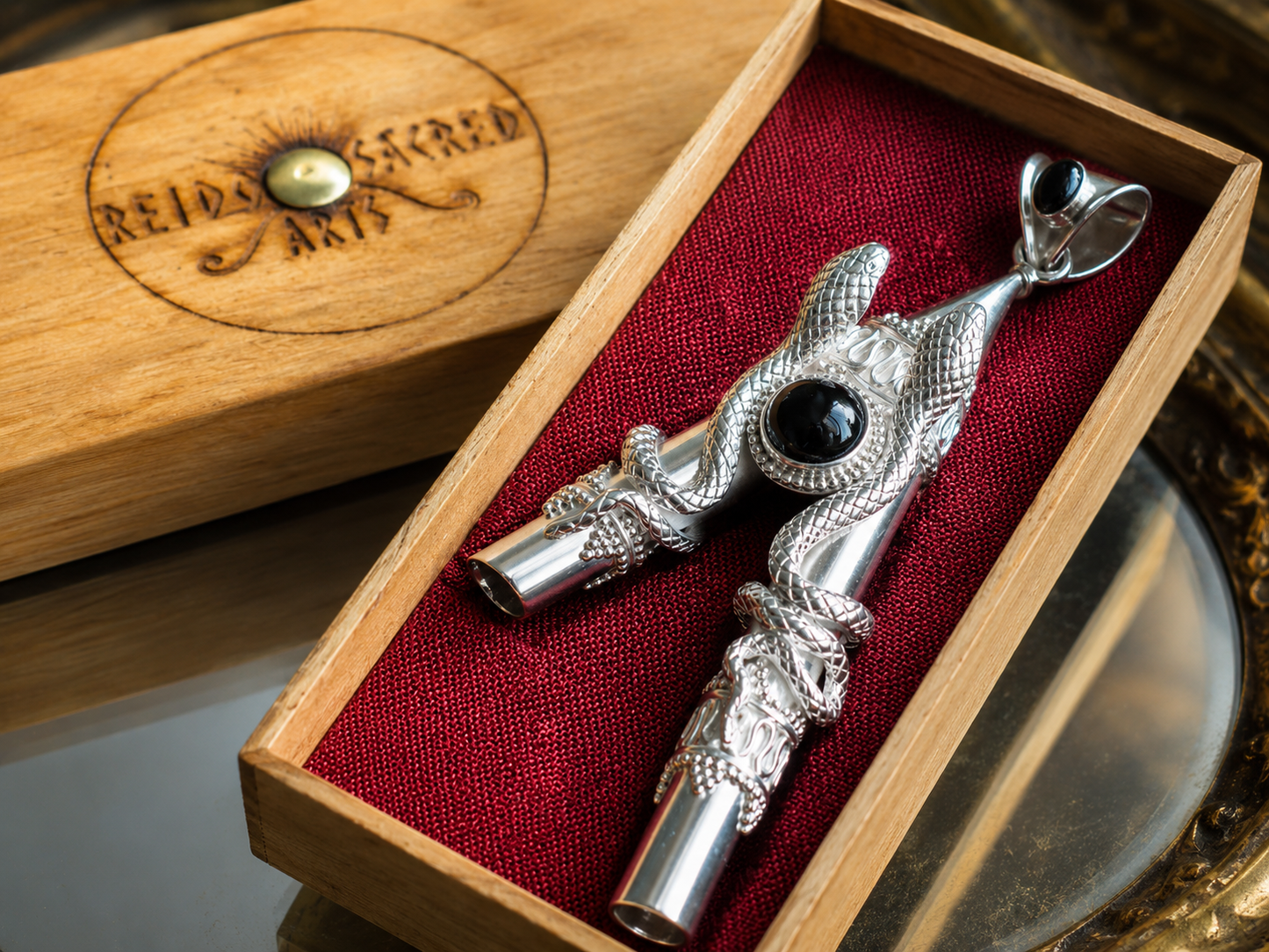 Onyx double Serpent w/ wooden box