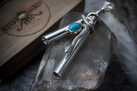 Turquoise serpent w / wooden box