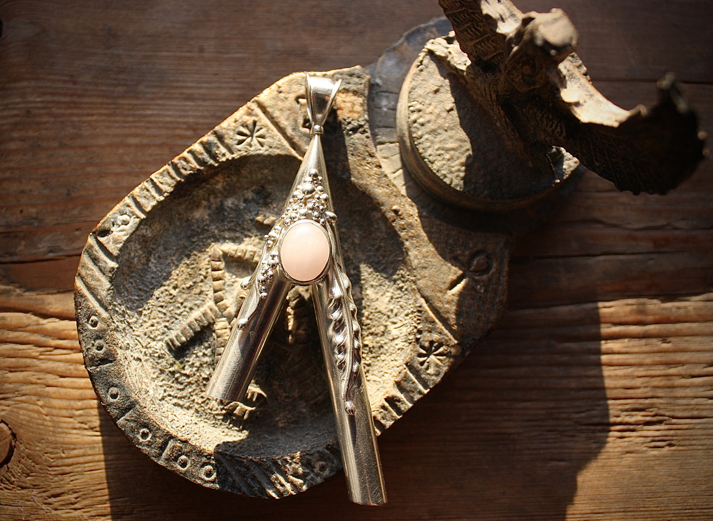 Rosequartz Inaya Kuripe w / wooden box