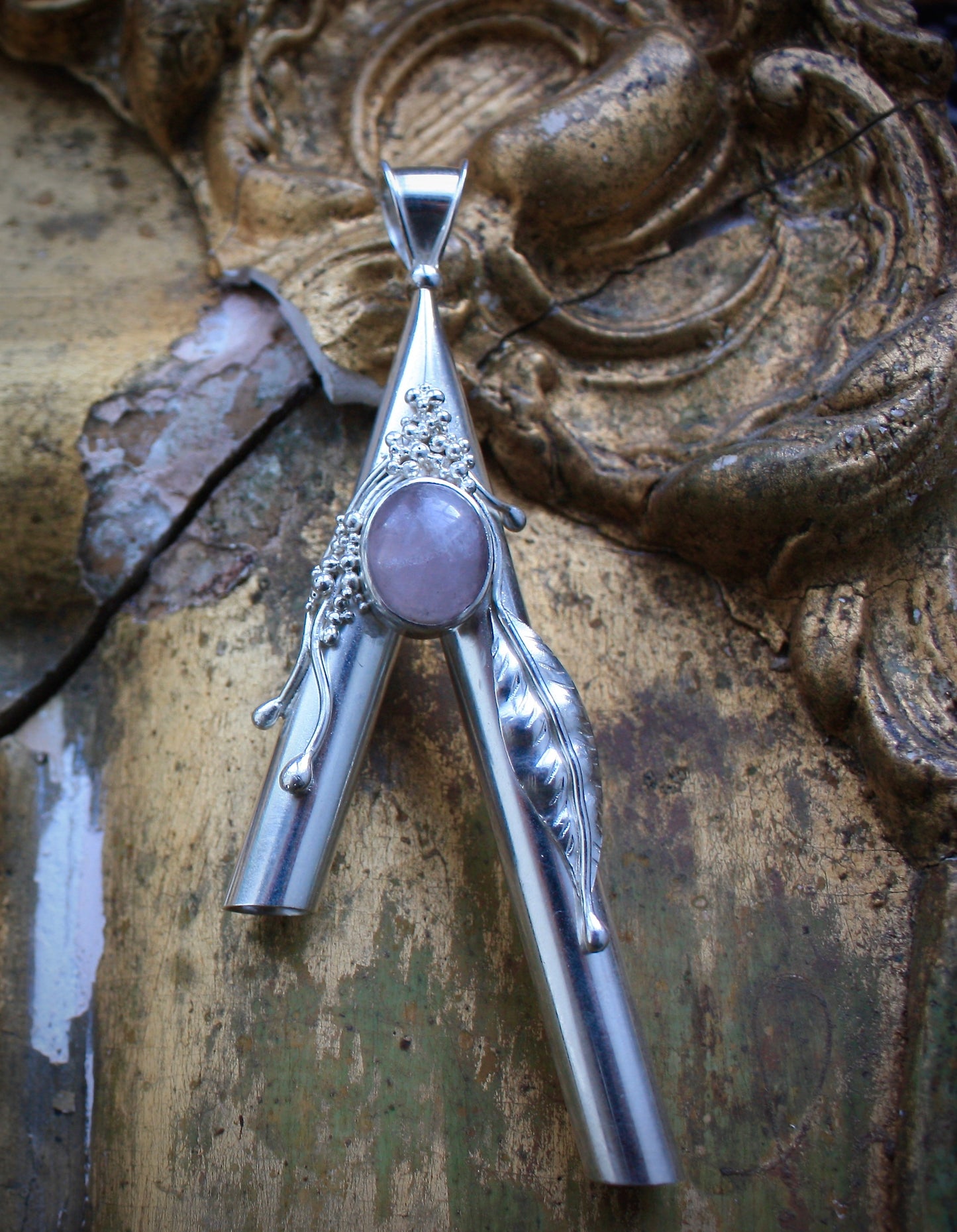 Rosequartz Inaya Kuripe w / wooden box