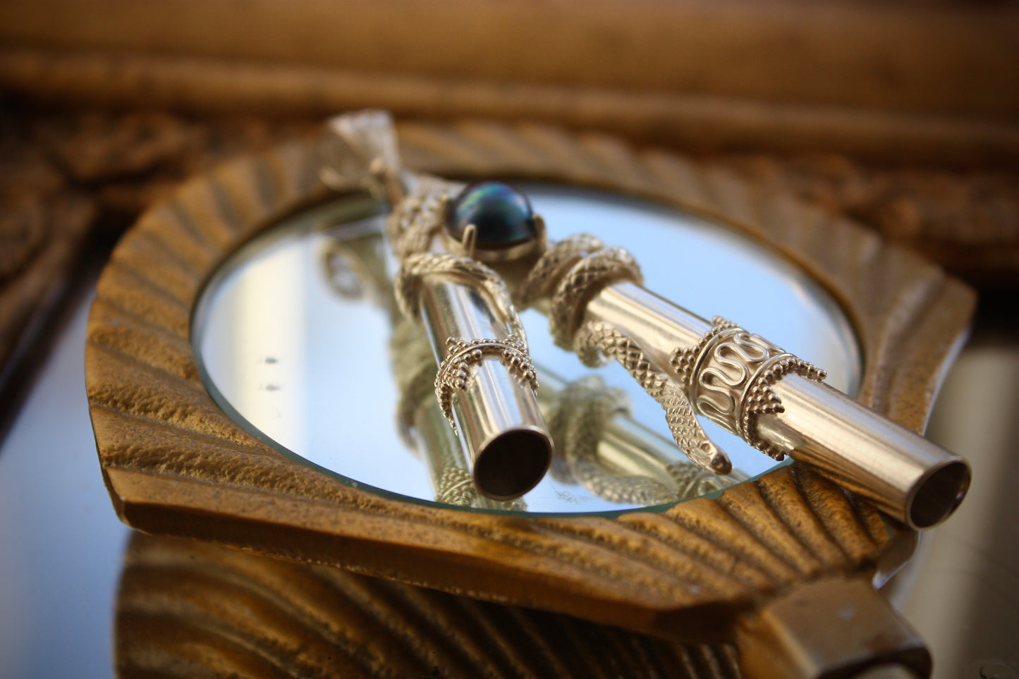 Black Pearl Serpent w / wooden box
