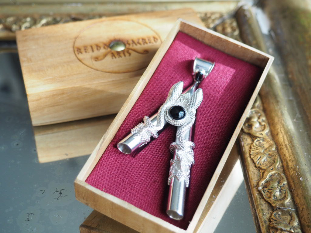 Onyx double Serpent w/ wooden box