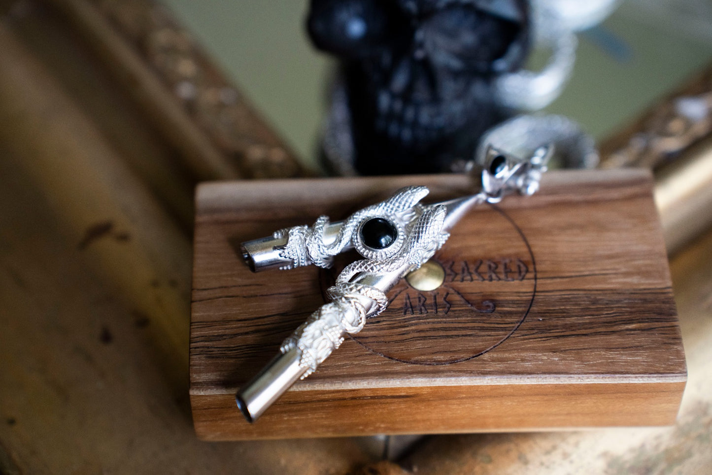 Onyx double Serpent w/ wooden box